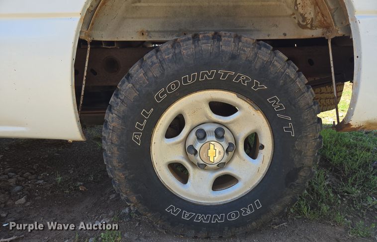 image for item EL1990 2001 Chevrolet Silverado 1500 pickup truck