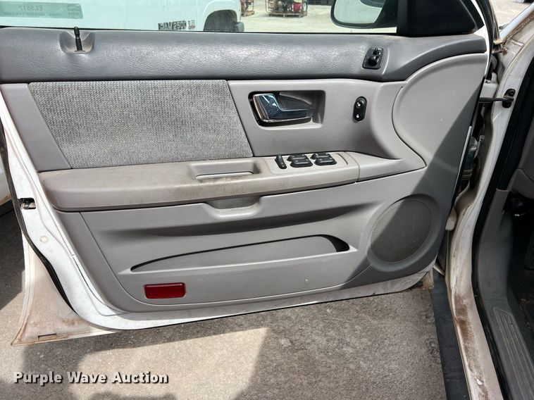 image for item EL5512 2000 Ford Taurus 