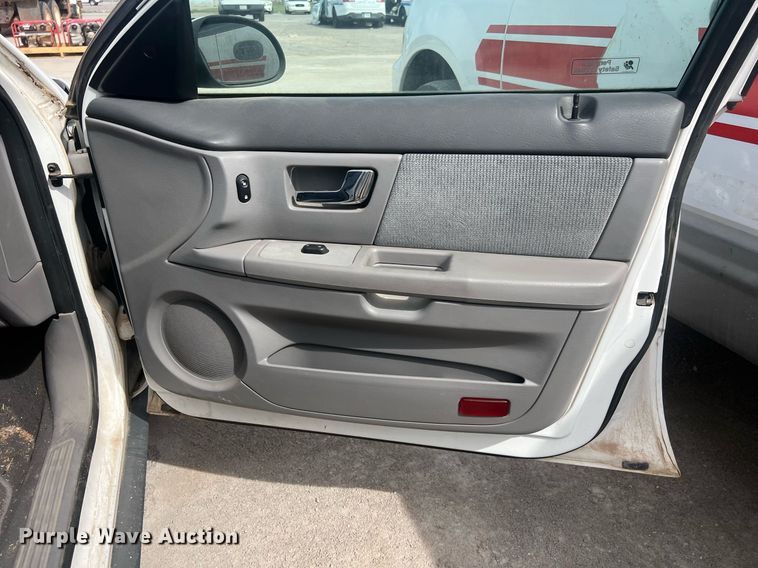 image for item EL5512 2000 Ford Taurus 