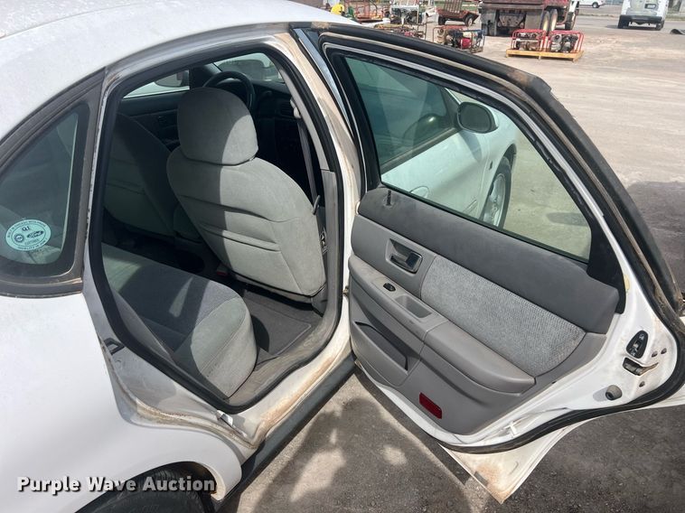 image for item EL5512 2000 Ford Taurus 