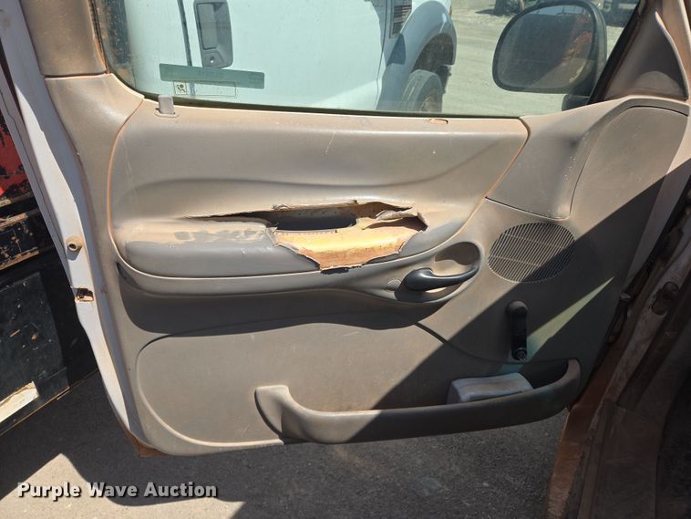 image for item EL5516 1998 Ford F150 pickup truck