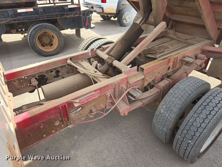 image for item EL5518 2006 Ford F450 Super Duty dump truck