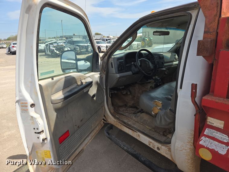 image for item EL5518 2006 Ford F450 Super Duty dump truck