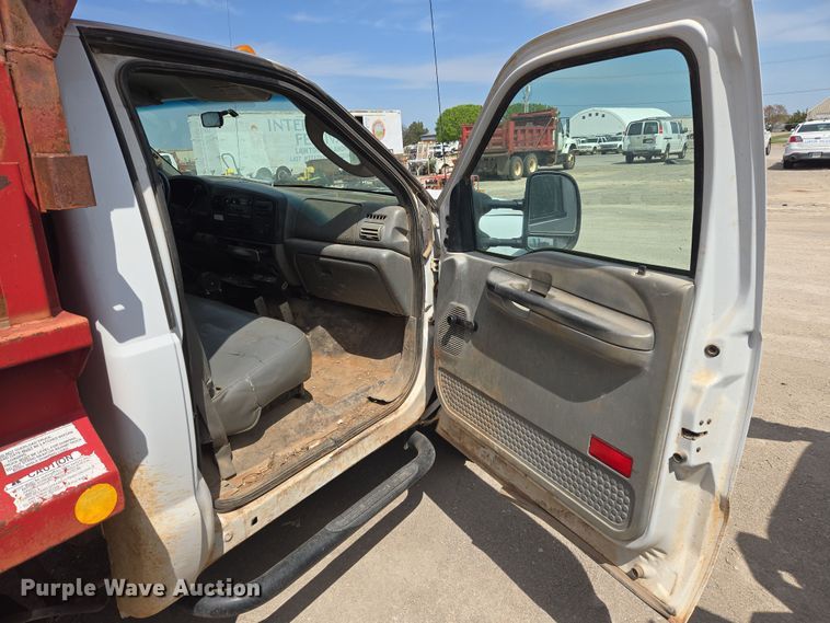 image for item EL5518 2006 Ford F450 Super Duty dump truck