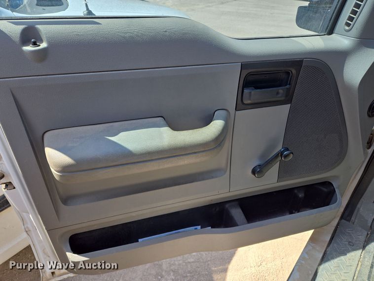 image for item EL5527 2005 Ford F150 SuperCab pickup truck