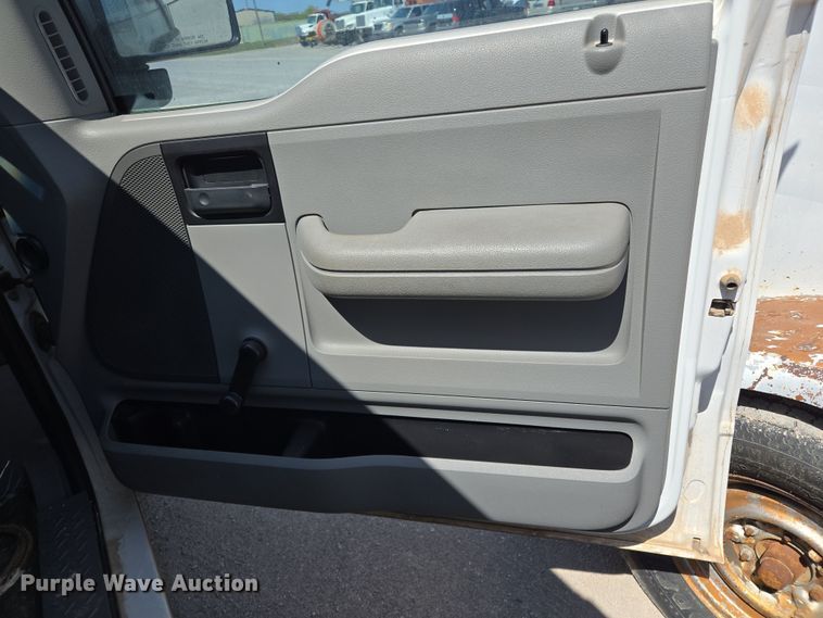 image for item EL5527 2005 Ford F150 SuperCab pickup truck