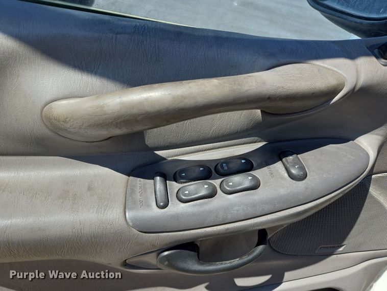 image for item EL5528 1999 Ford Expedition SUV