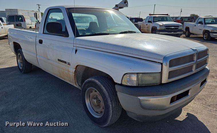 image for item EL5533 2001 Dodge Ram 1500 pickup truck