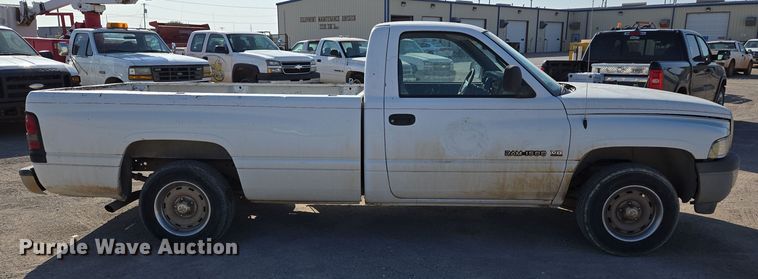 image for item EL5533 2001 Dodge Ram 1500 pickup truck