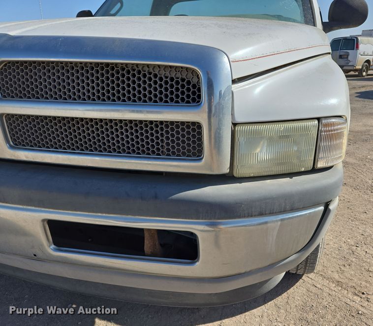 image for item EL5533 2001 Dodge Ram 1500 pickup truck