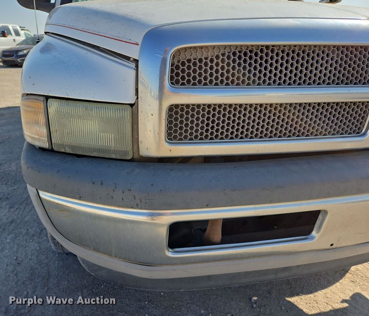 image for item EL5533 2001 Dodge Ram 1500 pickup truck