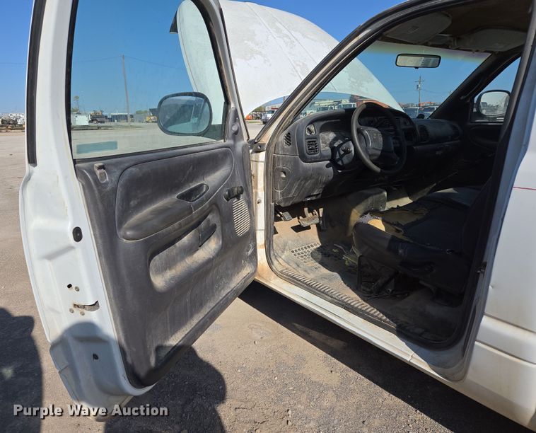 image for item EL5533 2001 Dodge Ram 1500 pickup truck