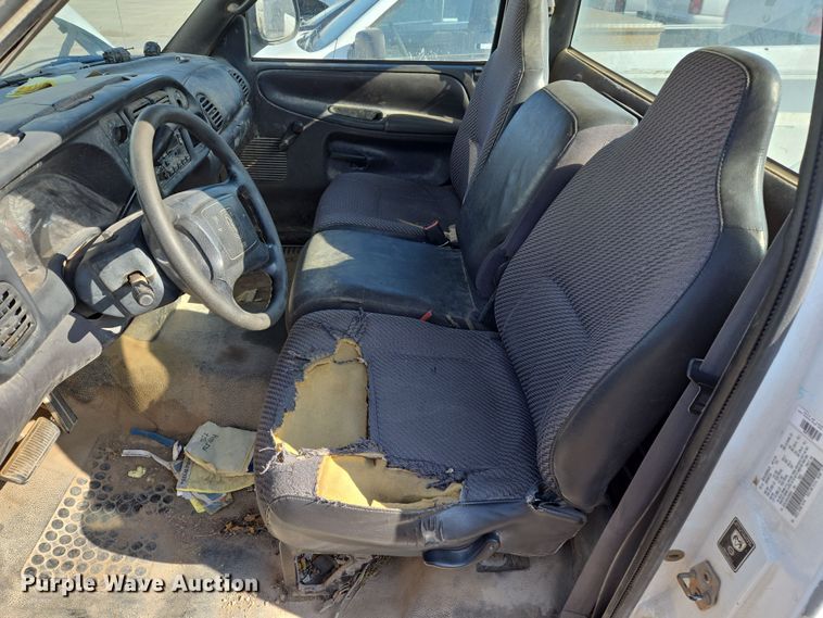 image for item EL5533 2001 Dodge Ram 1500 pickup truck