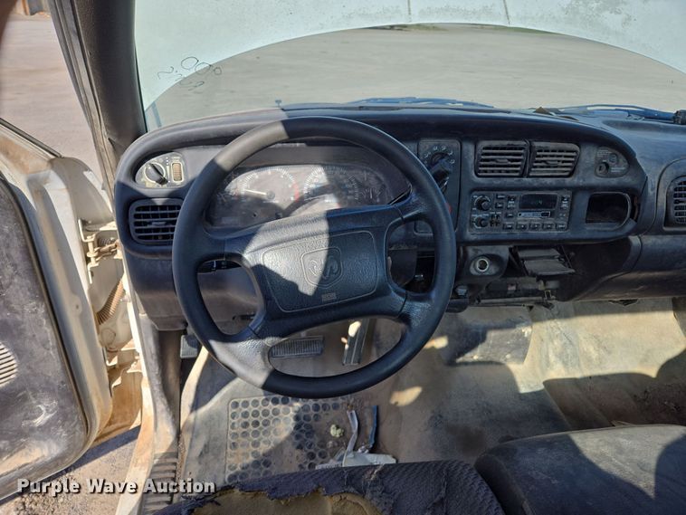 image for item EL5533 2001 Dodge Ram 1500 pickup truck