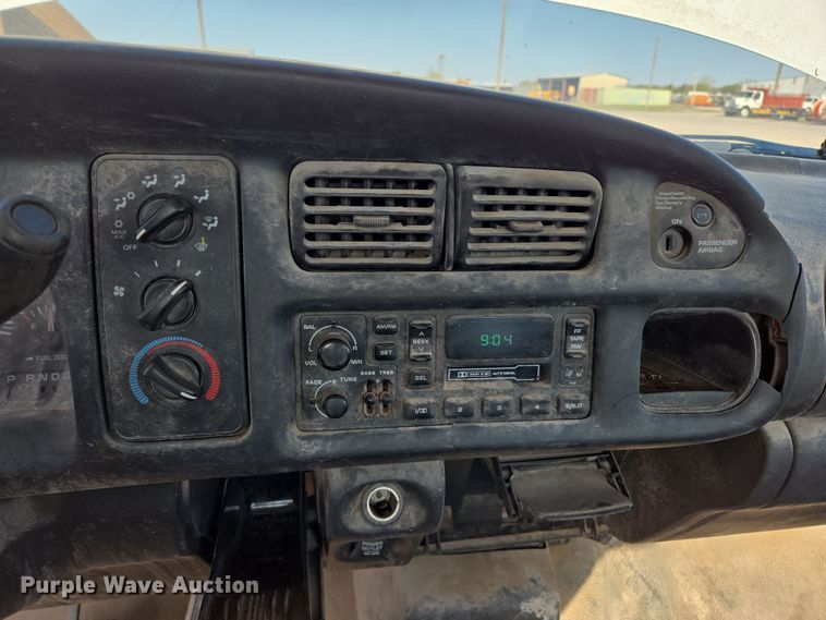 image for item EL5533 2001 Dodge Ram 1500 pickup truck