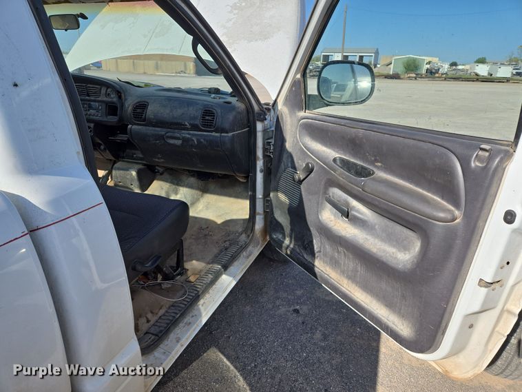image for item EL5533 2001 Dodge Ram 1500 pickup truck