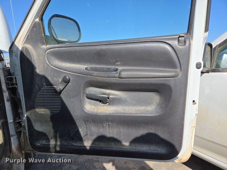 image for item EL5533 2001 Dodge Ram 1500 pickup truck