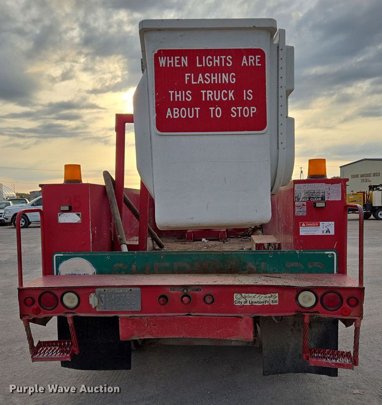 image for item EL5535 1997 Ford F450 Super Duty bucket truck