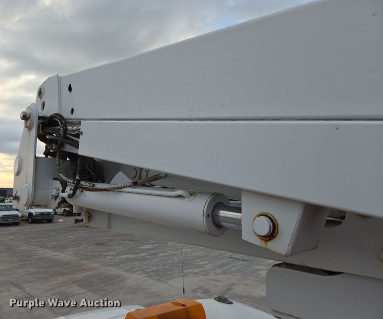 image for item EL5535 1997 Ford F450 Super Duty bucket truck