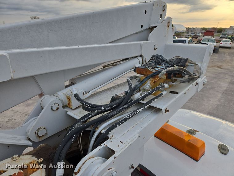 image for item EL5535 1997 Ford F450 Super Duty bucket truck