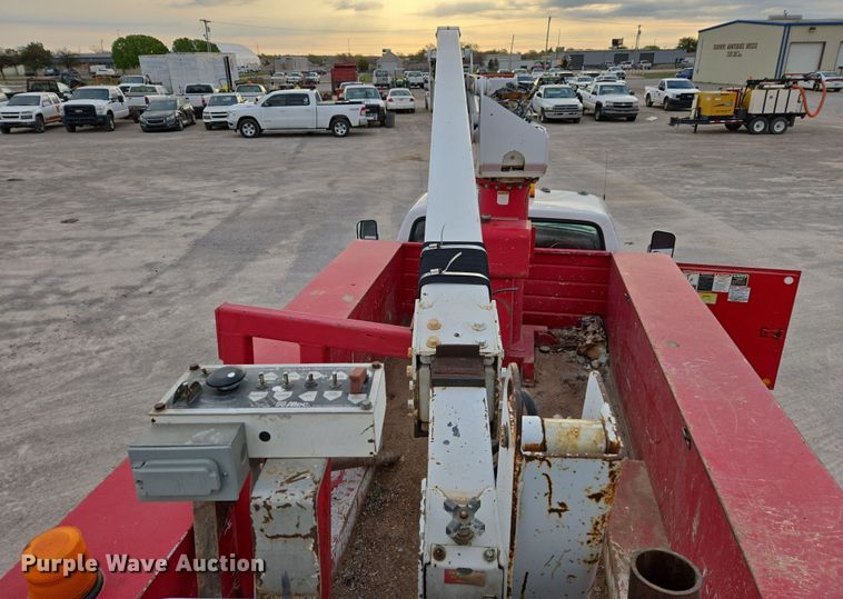 image for item EL5535 1997 Ford F450 Super Duty bucket truck