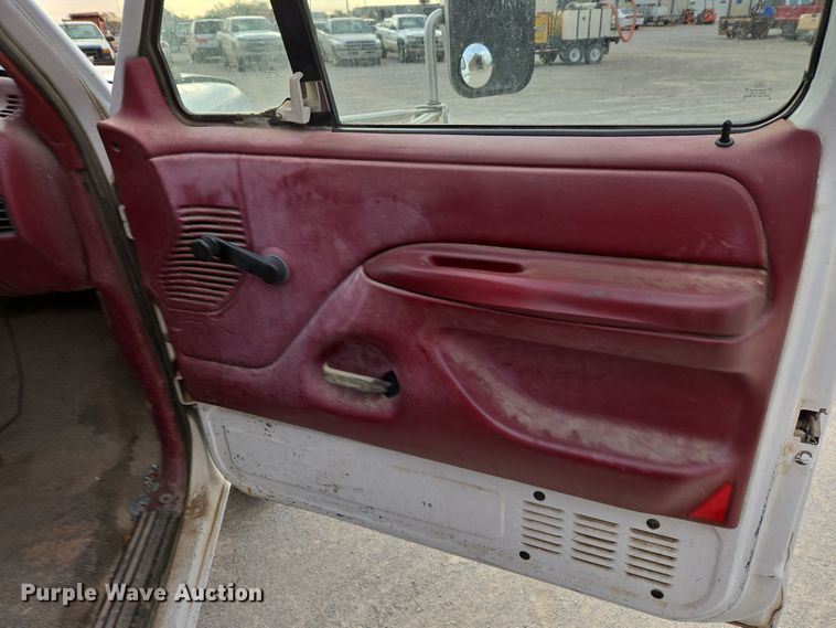 image for item EL5535 1997 Ford F450 Super Duty bucket truck