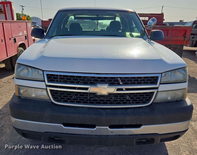image for item EL5536 2006 Chevrolet Silverado 2500 Ext. Cab pickup truck