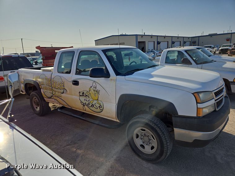 image for item EL5536 2006 Chevrolet Silverado 2500 Ext. Cab pickup truck