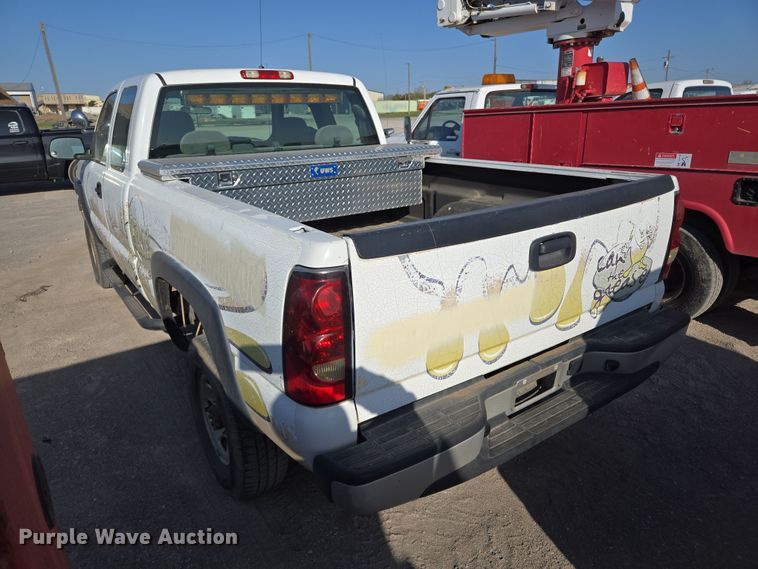 image for item EL5536 2006 Chevrolet Silverado 2500 Ext. Cab pickup truck