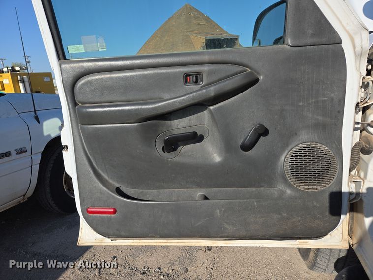 image for item EL5536 2006 Chevrolet Silverado 2500 Ext. Cab pickup truck