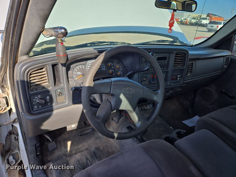 image for item EL5536 2006 Chevrolet Silverado 2500 Ext. Cab pickup truck