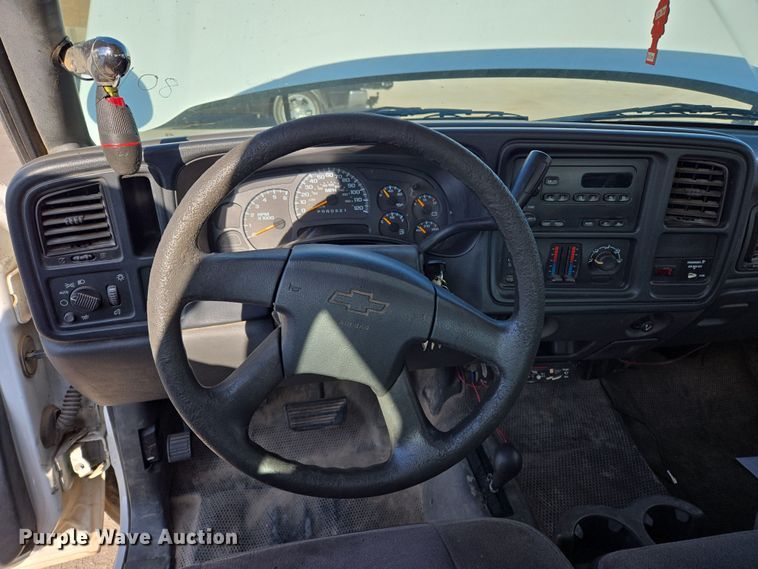 image for item EL5536 2006 Chevrolet Silverado 2500 Ext. Cab pickup truck