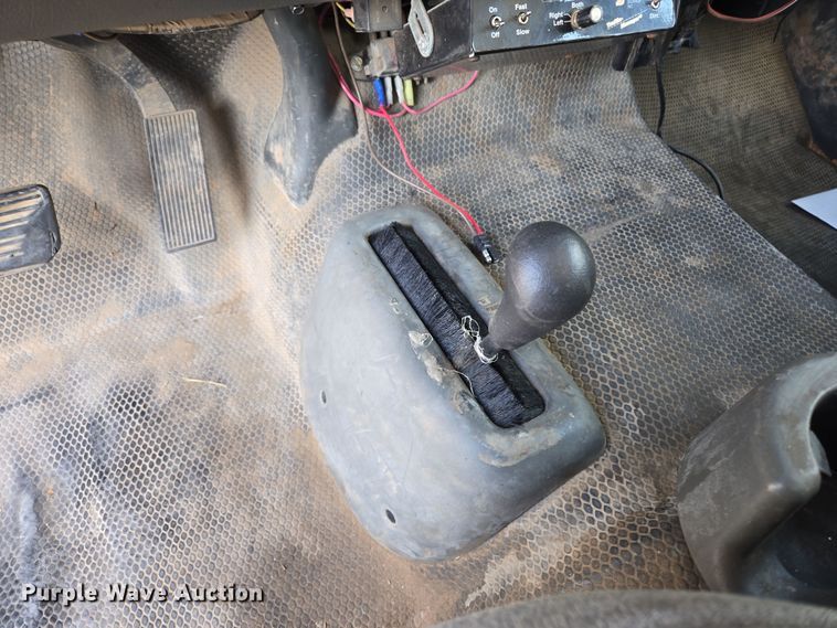 image for item EL5536 2006 Chevrolet Silverado 2500 Ext. Cab pickup truck