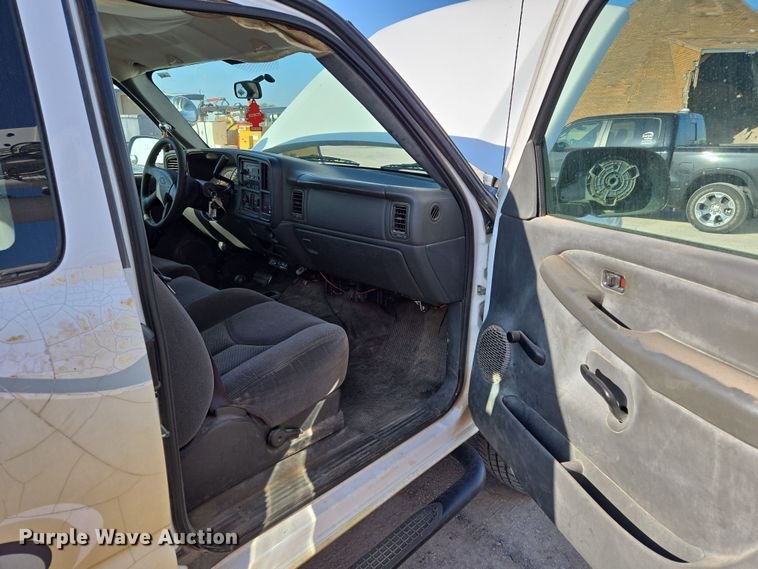 image for item EL5536 2006 Chevrolet Silverado 2500 Ext. Cab pickup truck