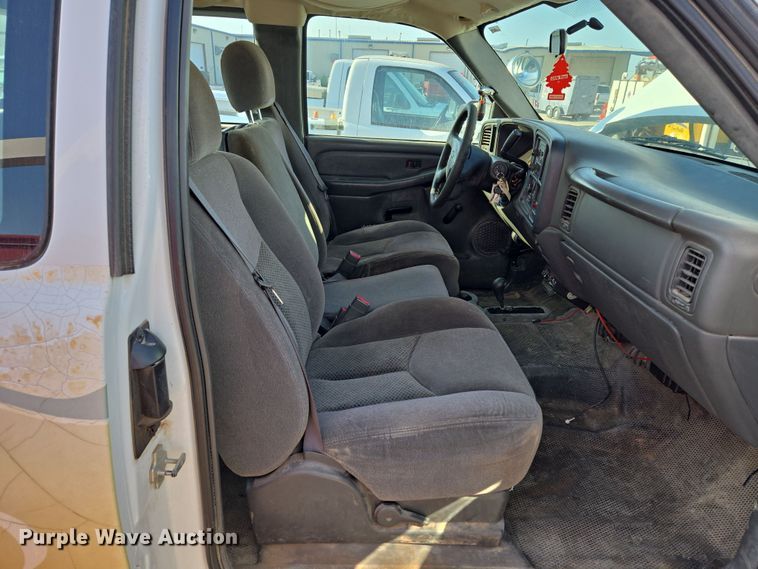 image for item EL5536 2006 Chevrolet Silverado 2500 Ext. Cab pickup truck