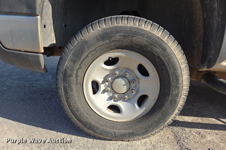 image for item EL5536 2006 Chevrolet Silverado 2500 Ext. Cab pickup truck