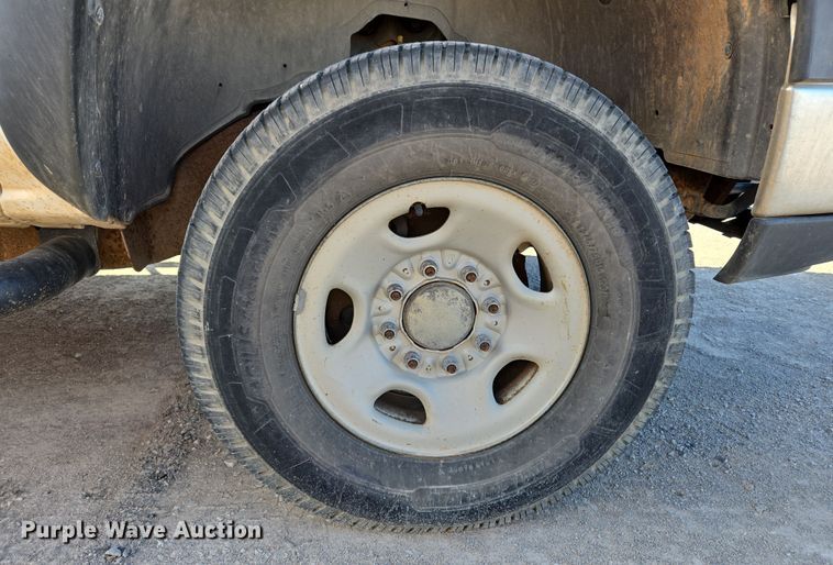 image for item EL5536 2006 Chevrolet Silverado 2500 Ext. Cab pickup truck