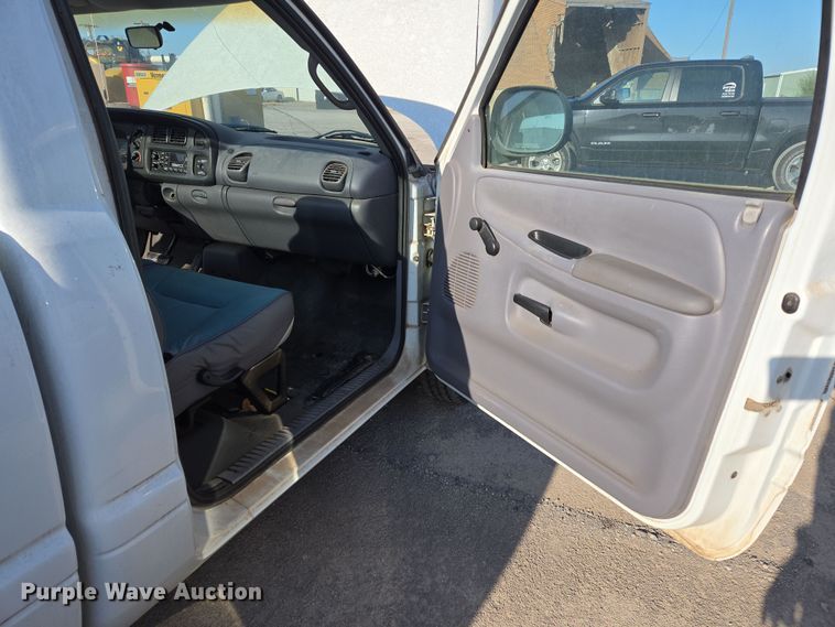 image for item EL5537 1998 Dodge Ram 1500 pickup truck