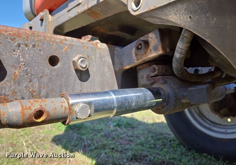 image for item EL5549 1992 Massey Ferguson 375 tractor