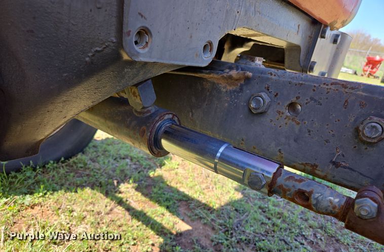 image for item EL5549 1992 Massey Ferguson 375 tractor