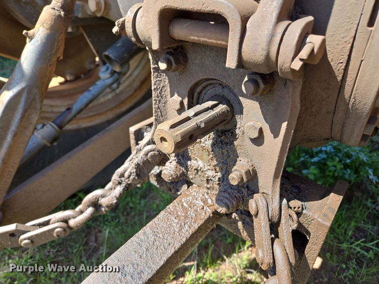 image for item EL5549 1992 Massey Ferguson 375 tractor