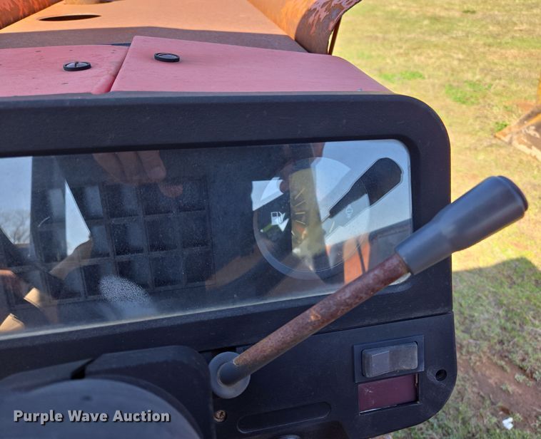 image for item EL5549 1992 Massey Ferguson 375 tractor