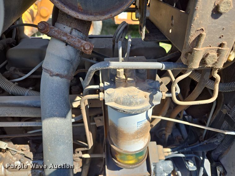 image for item EL5549 1992 Massey Ferguson 375 tractor