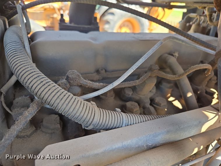 image for item EL5549 1992 Massey Ferguson 375 tractor