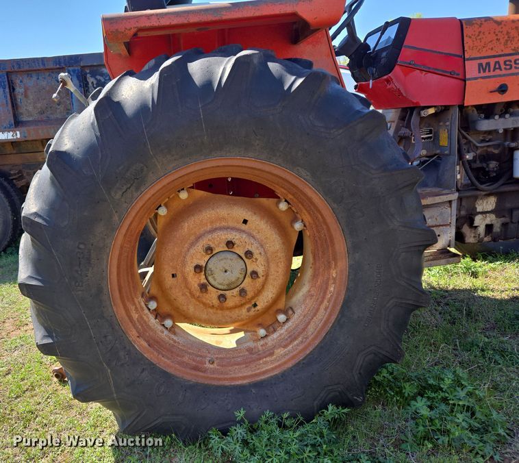 image for item EL5549 1992 Massey Ferguson 375 tractor