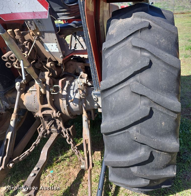 image for item EL5549 1992 Massey Ferguson 375 tractor