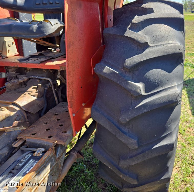 image for item EL5549 1992 Massey Ferguson 375 tractor