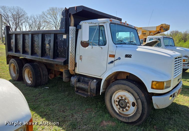 image for item EL5551 1997 International 4900 dump truck