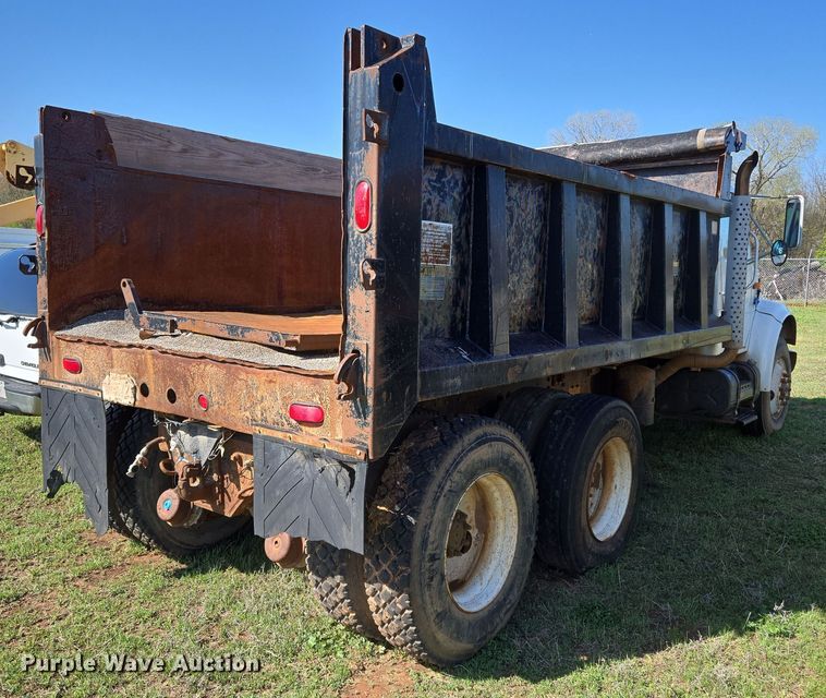 image for item EL5551 1997 International 4900 dump truck