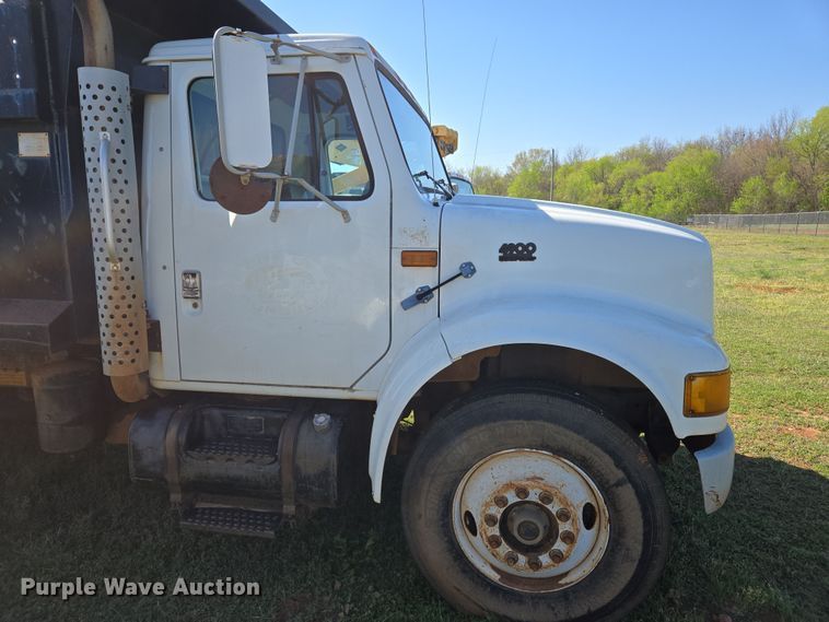 image for item EL5551 1997 International 4900 dump truck